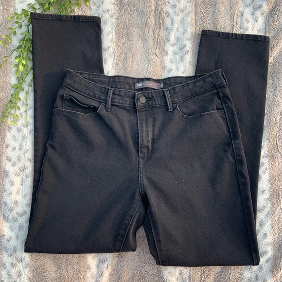 Levi’s Classic Mid Rise Black Denim Skinny Jeans - Picture 5 of 10